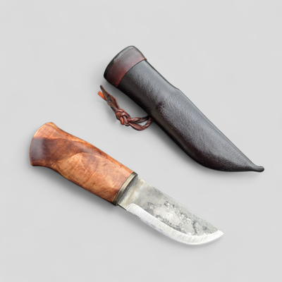 Handgjord jaktkniv